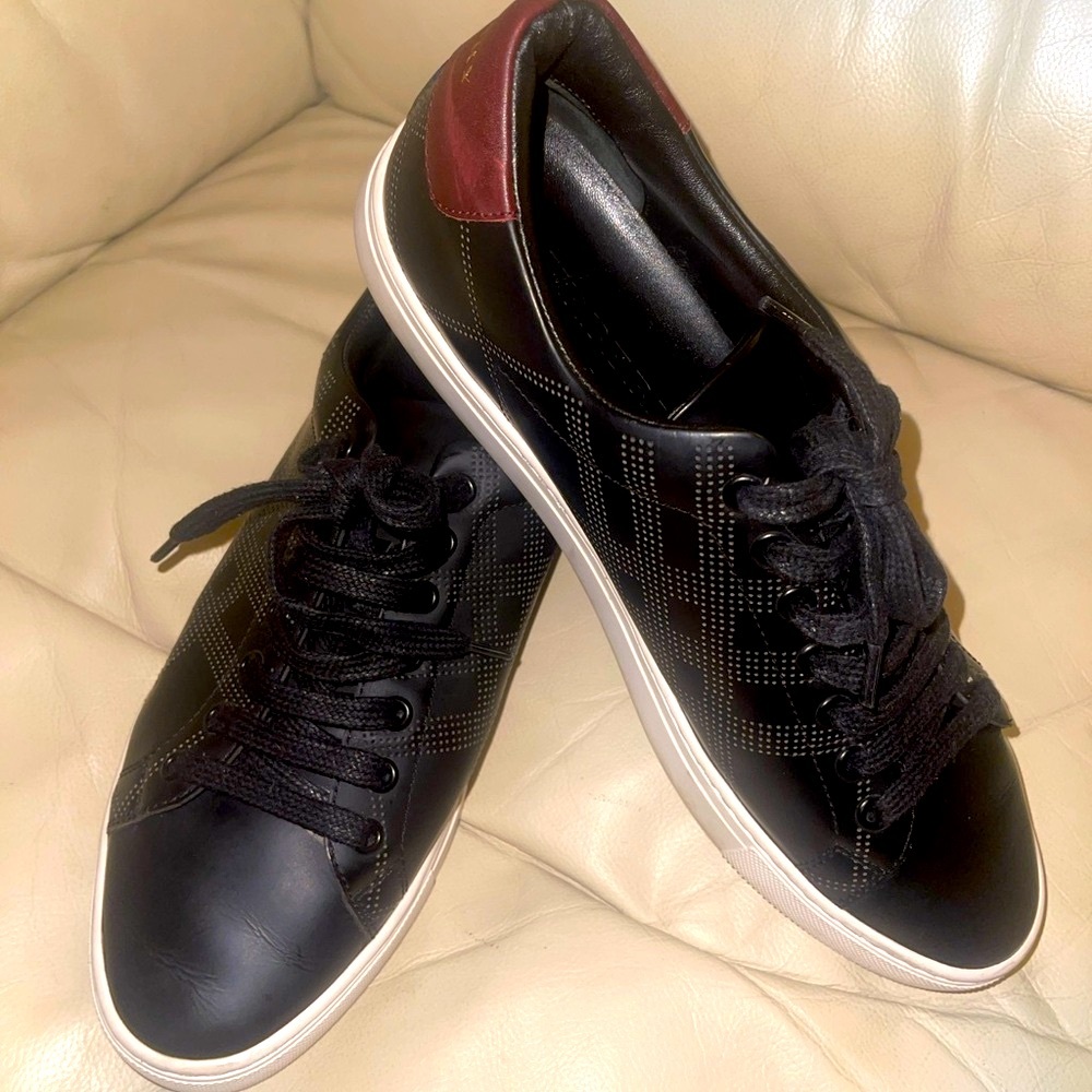 Burberry Black and Brown Low-Top Sneakers with Slip-On Design - Picture 2 of 15